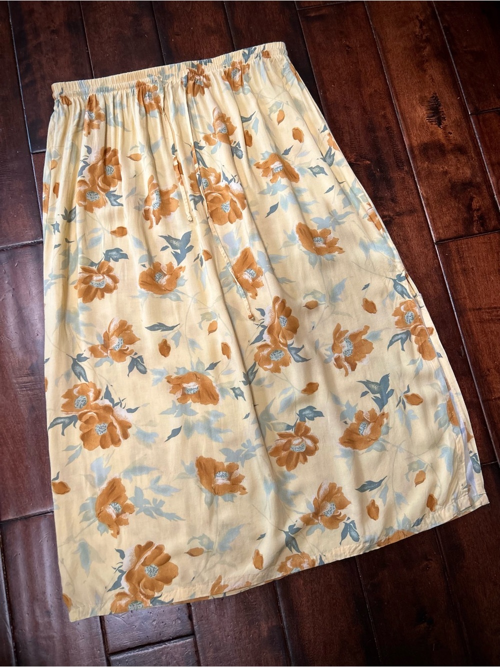 Sag Harbor - Women’s Floral A-Line Skirt in Cream and light yellow
